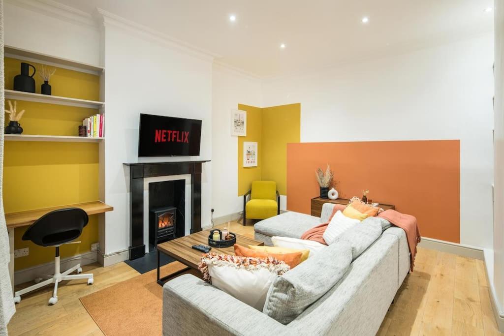Superb Retreat Central Next Tube Apartment ลอนดอน ภายนอก รูปภาพ