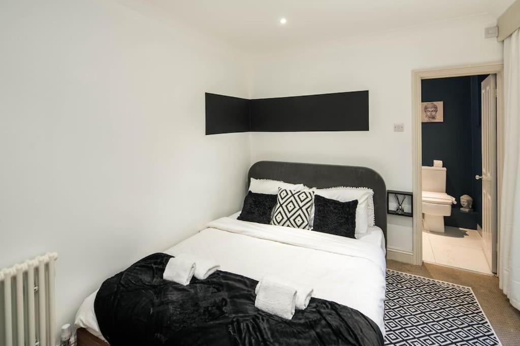 Superb Retreat Central Next Tube Apartment ลอนดอน ภายนอก รูปภาพ