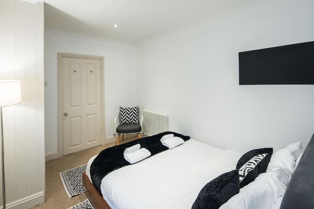 Superb Retreat Central Next Tube Apartment ลอนดอน ภายนอก รูปภาพ