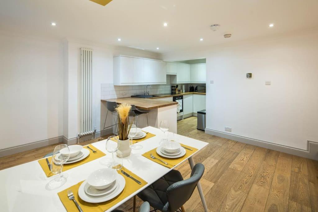 Superb Retreat Central Next Tube Apartment ลอนดอน ภายนอก รูปภาพ