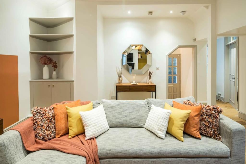 Superb Retreat Central Next Tube Apartment ลอนดอน ภายนอก รูปภาพ