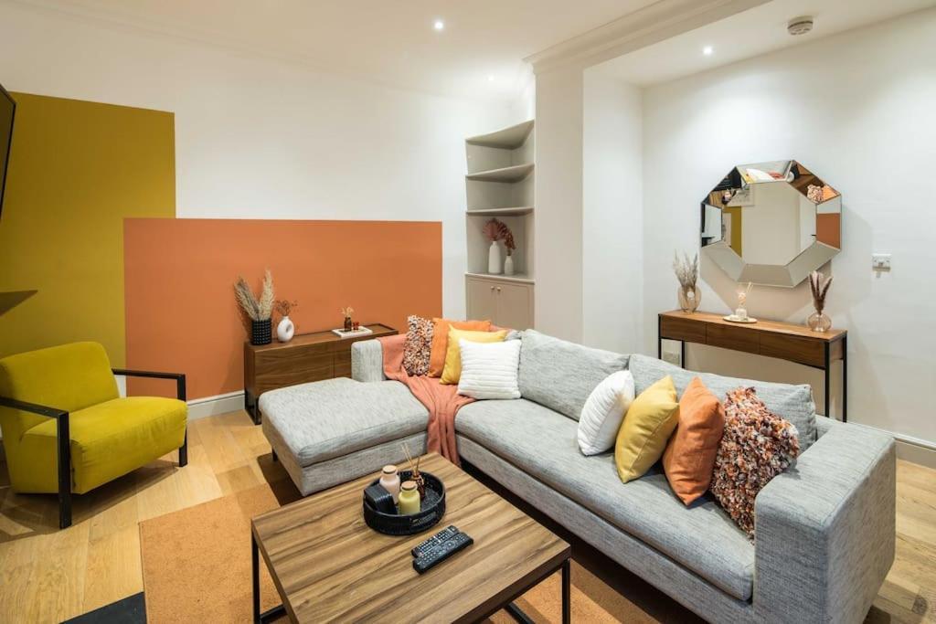 Superb Retreat Central Next Tube Apartment ลอนดอน ภายนอก รูปภาพ